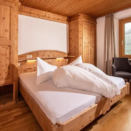 Hotel Bellaval Scuol Esterno foto