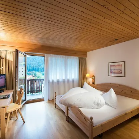 Hotel Bellaval Scuol Esterno foto
