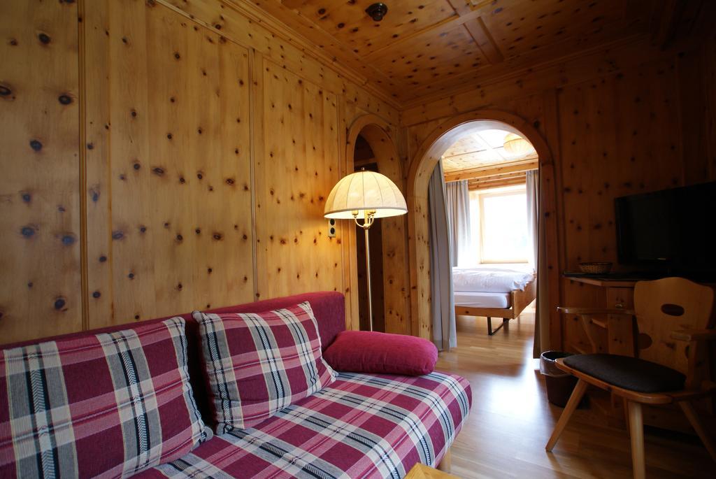 Bellaval Hotel 3*
